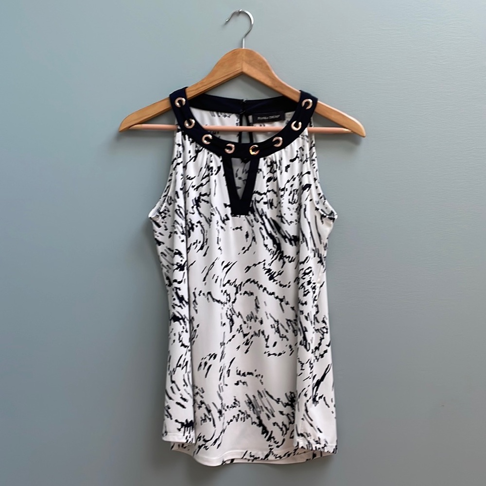 • KEYHOLE GROMMET DETAIL BLOUSE •